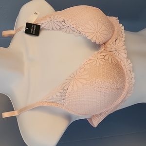 Laura Ashley light pink lace underwire bra